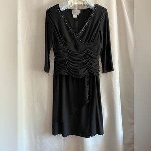ADRIANNA PAPELL Women’s size 8 Black 2pc-lined dress. 3/4 sleeve.